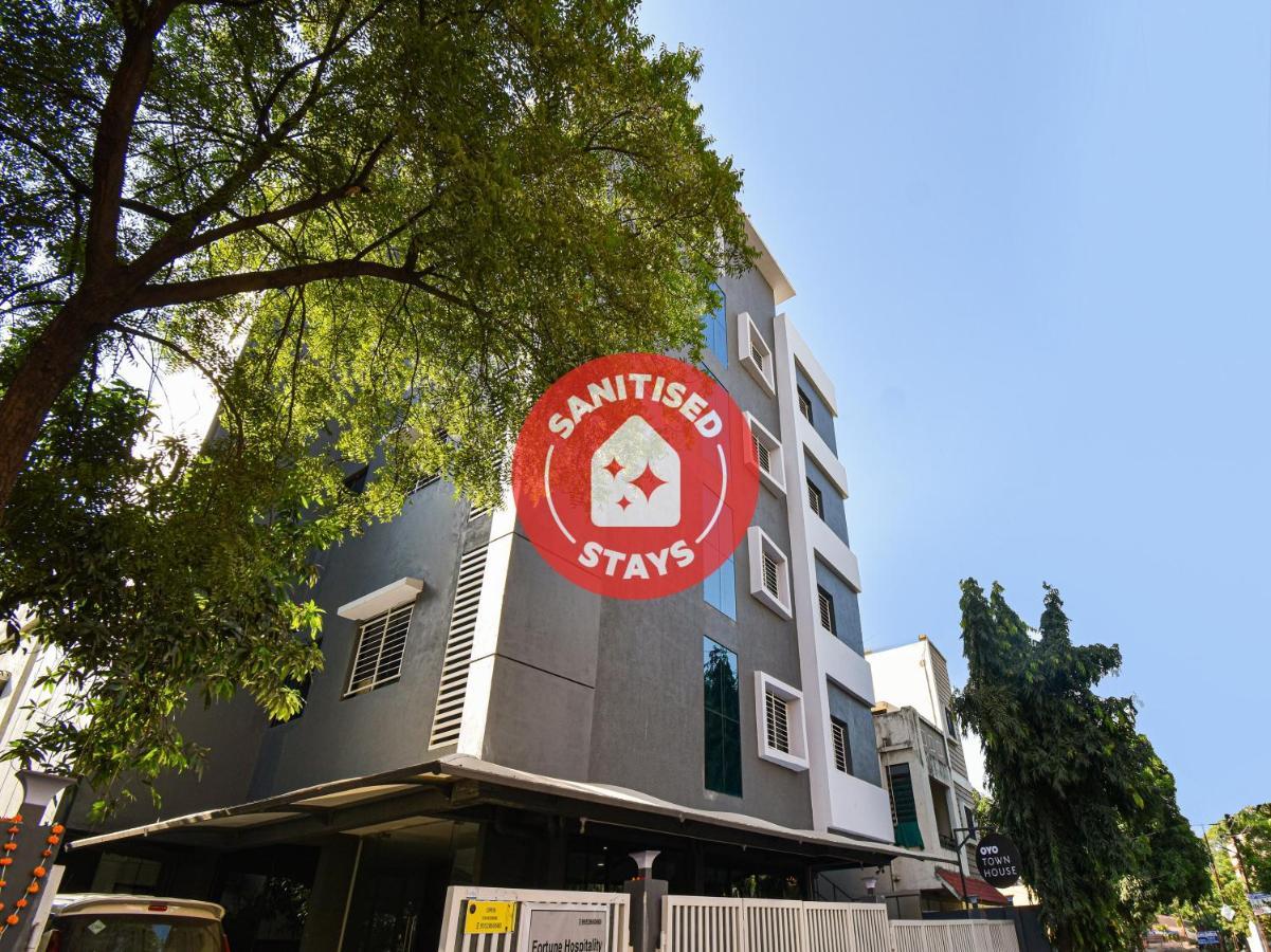 Oyo Townhouse 498 Hotel Western Nagpur Exterior foto